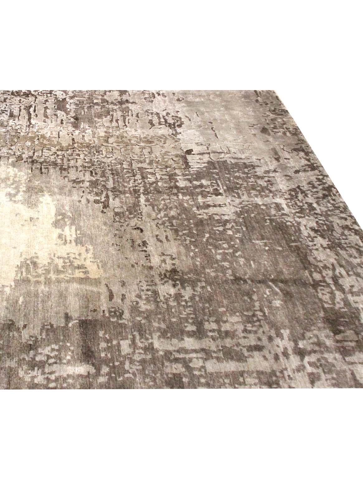 Product: Luxury Carpet | Color: Beige Taupe | Size: 5'6" x 8'