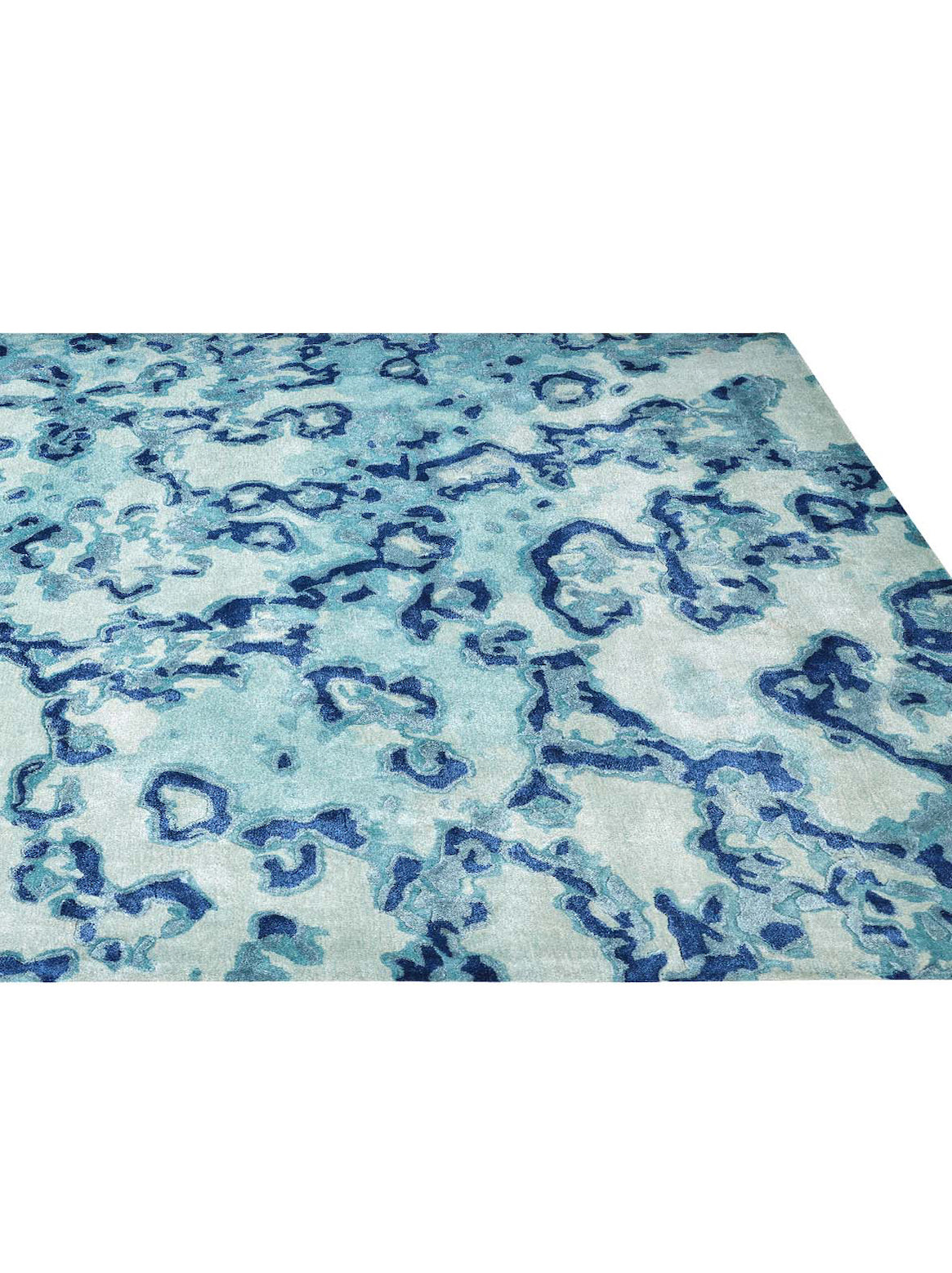 Product: Luxury Carpet | Color: Multi | Size: 8' x 10'