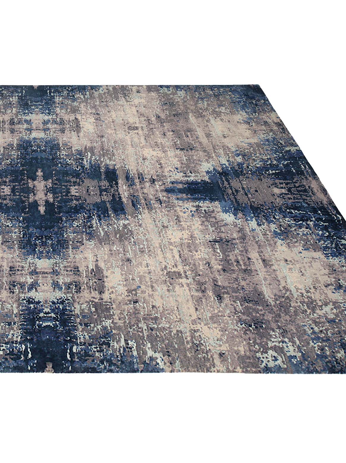 Product: Luxury Carpet | Color: Silver | Size: 5'6" x 8'