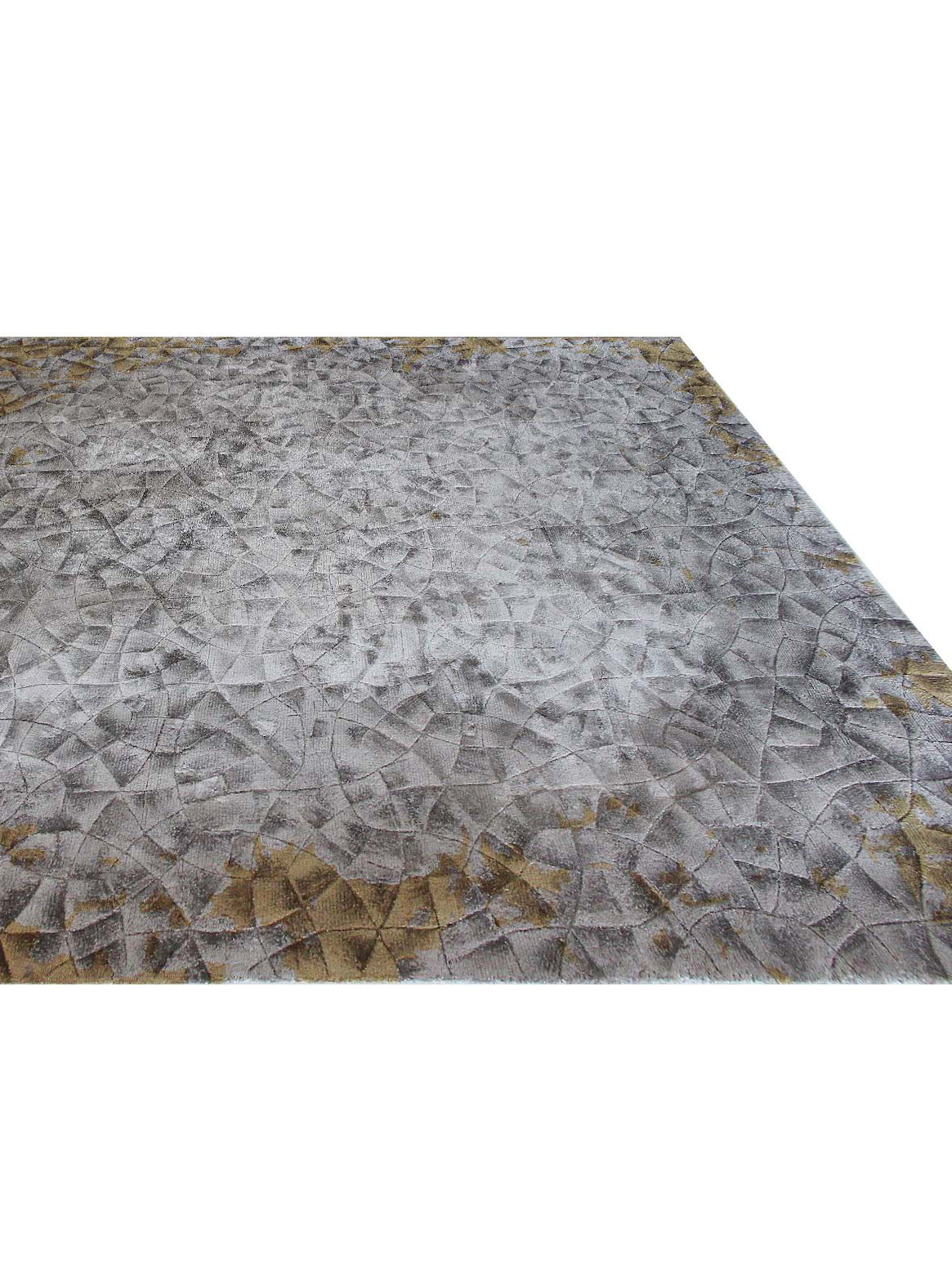 Product: Luxury Carpet | Color: Taupe Gold | Size: 4'6" x 6'6"