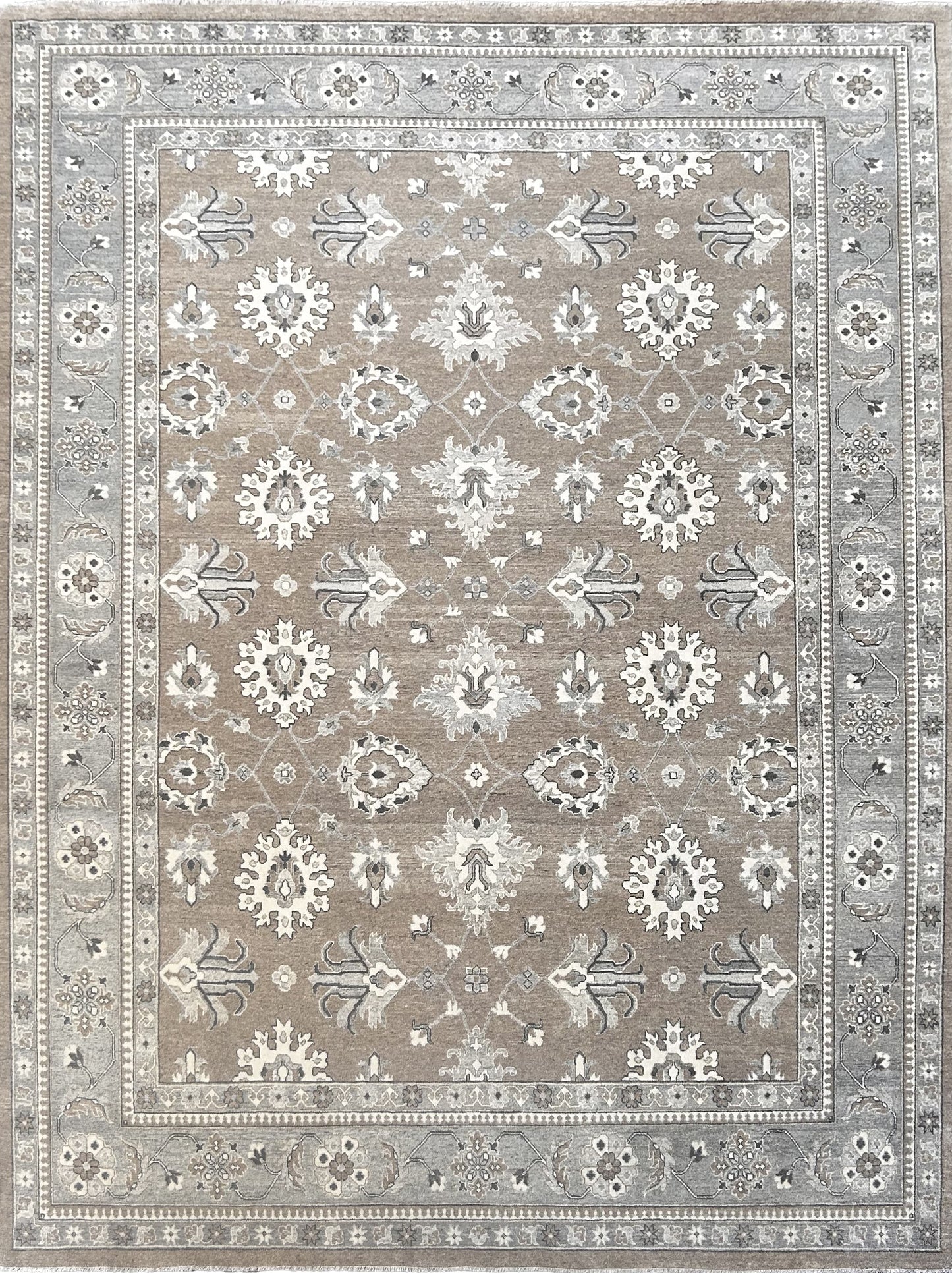 Luxury hand knotted carpet made from 100% Wool