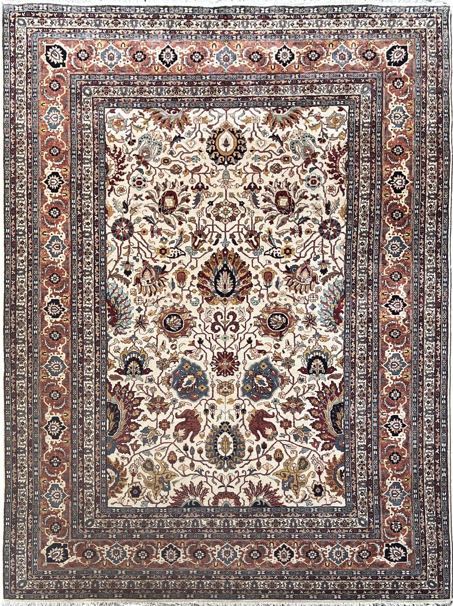 Luxury hand knotted carpet made from 100% Wool