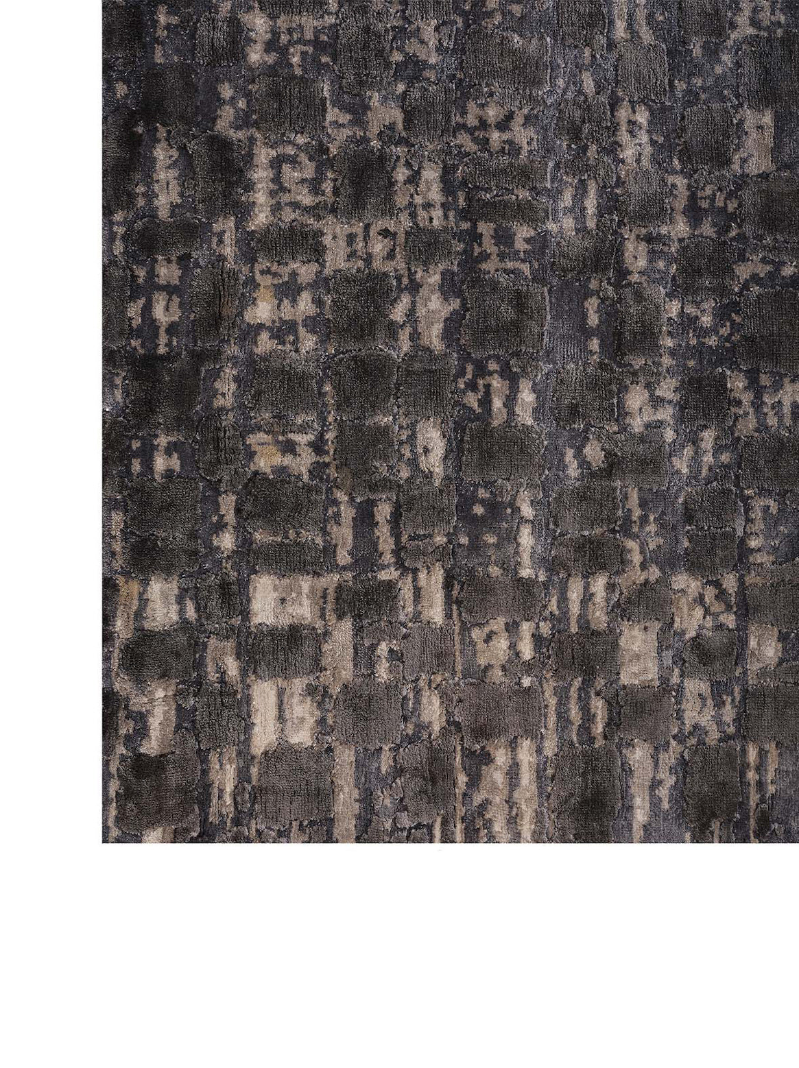 Product: Luxury Carpet | Color: Black & White | Size: 5'6" x 8'