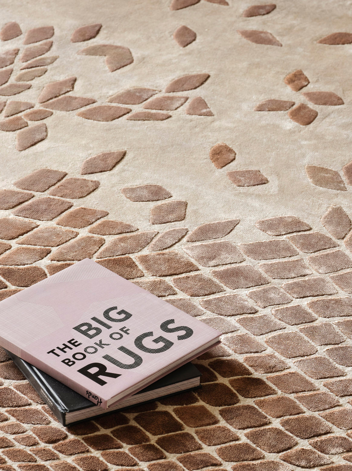 Luxury hand knotted carpet made from 100% Botanical Silk in french rose color and 5'6" x 8' size