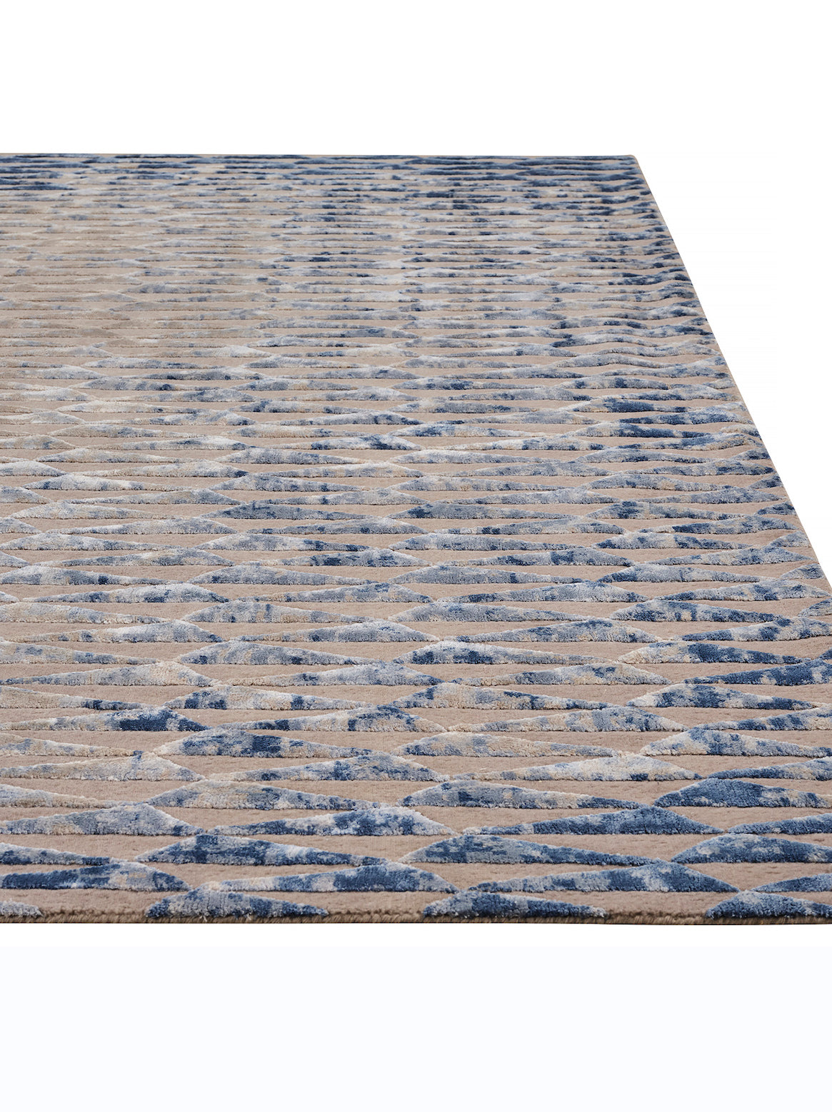 Product: Luxury Carpet | Color: Silver Blue | Size: 5'6" x 8'