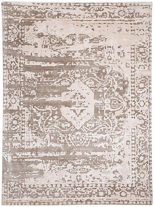 Luxury hand knotted carpet made from Wool & Botanical Silk