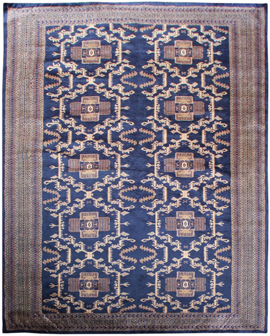 Luxury hand knotted carpet made from 100% Wool