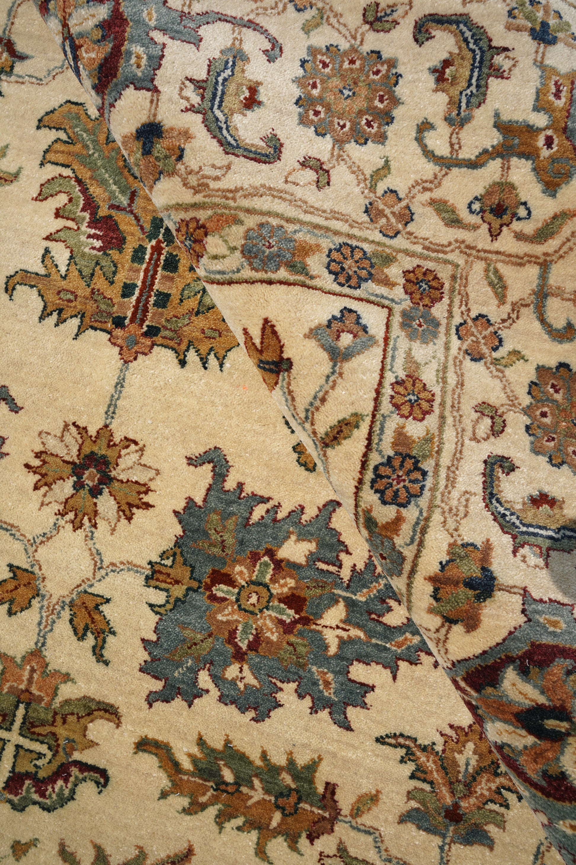 Luxury hand knotted carpet made from 100% Botanical Silk in Ivory Beige color and 3' x 5' size
