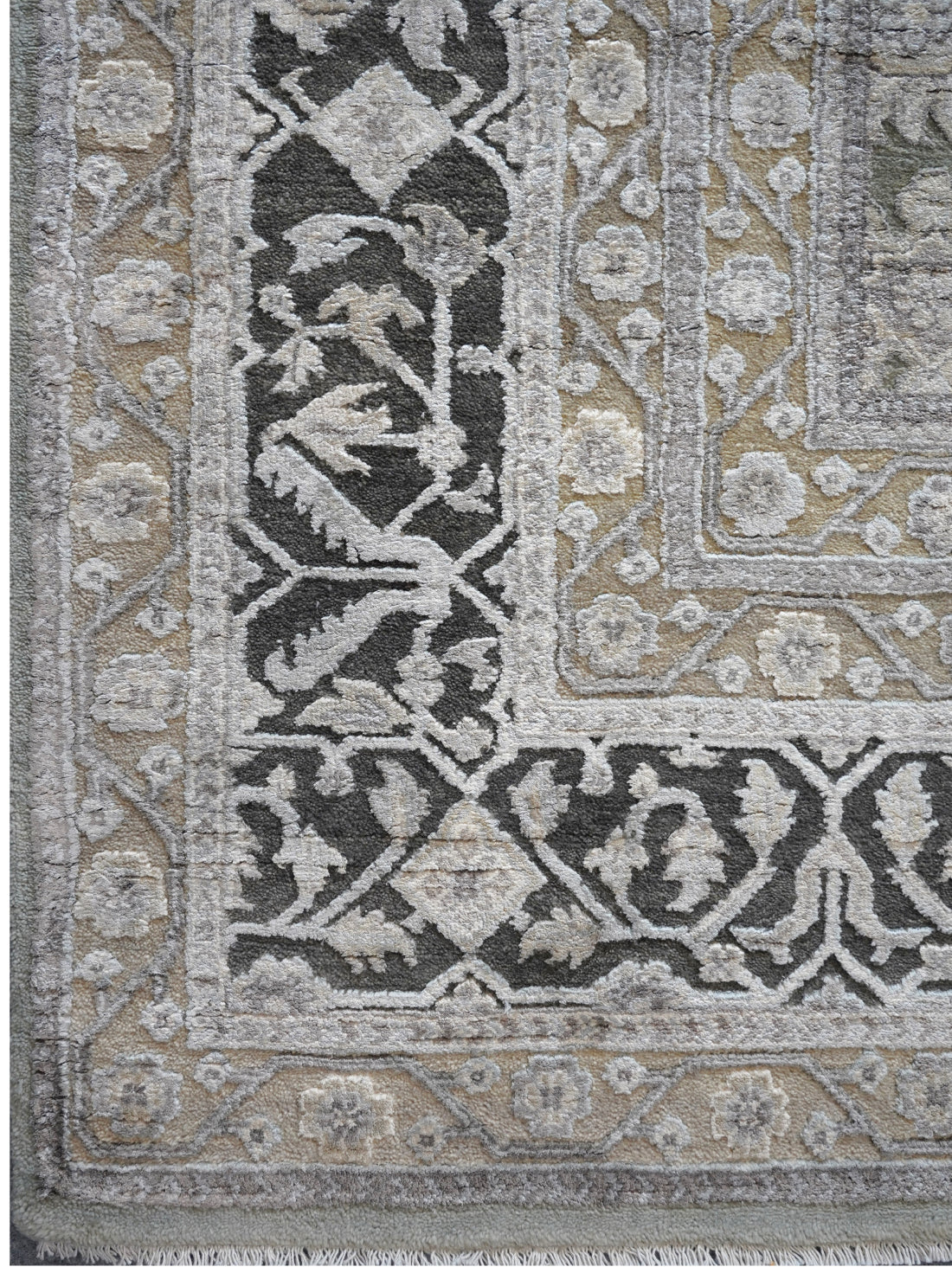 Luxury hand knotted carpet made from 100% Wool in assorted color and 9' x 12' size