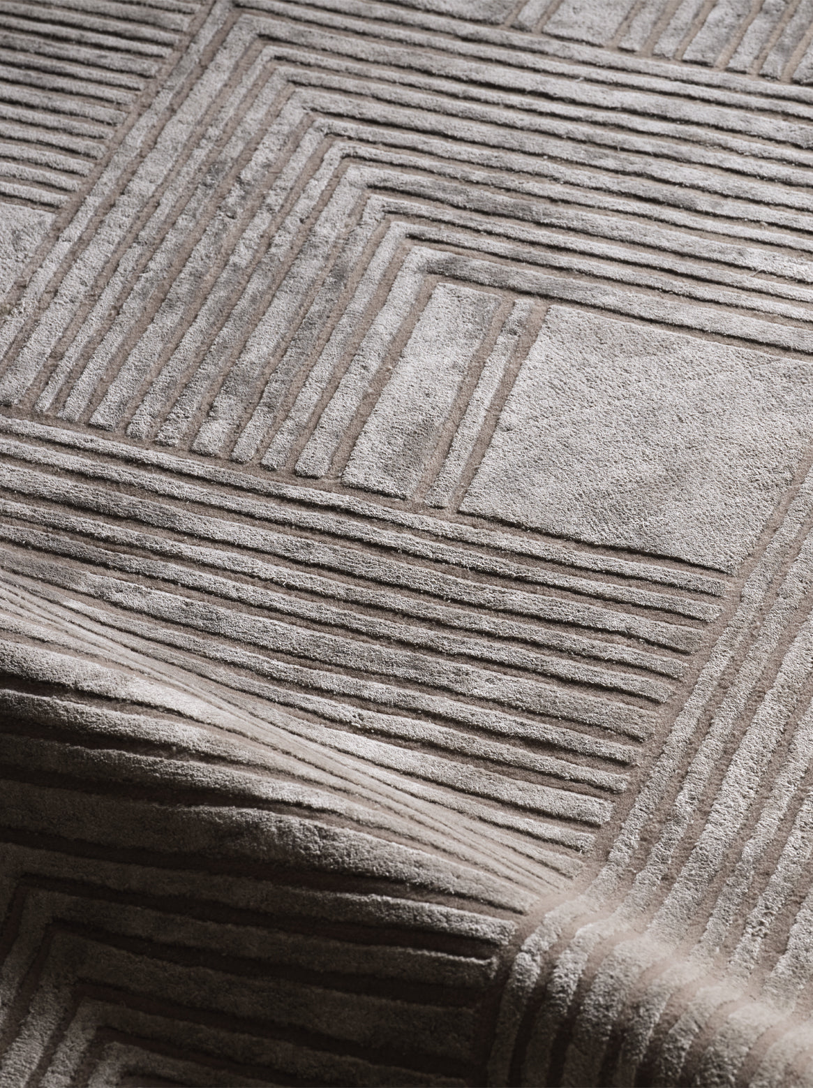 Noe Silver Grey luxury carpet – handcrafted quality